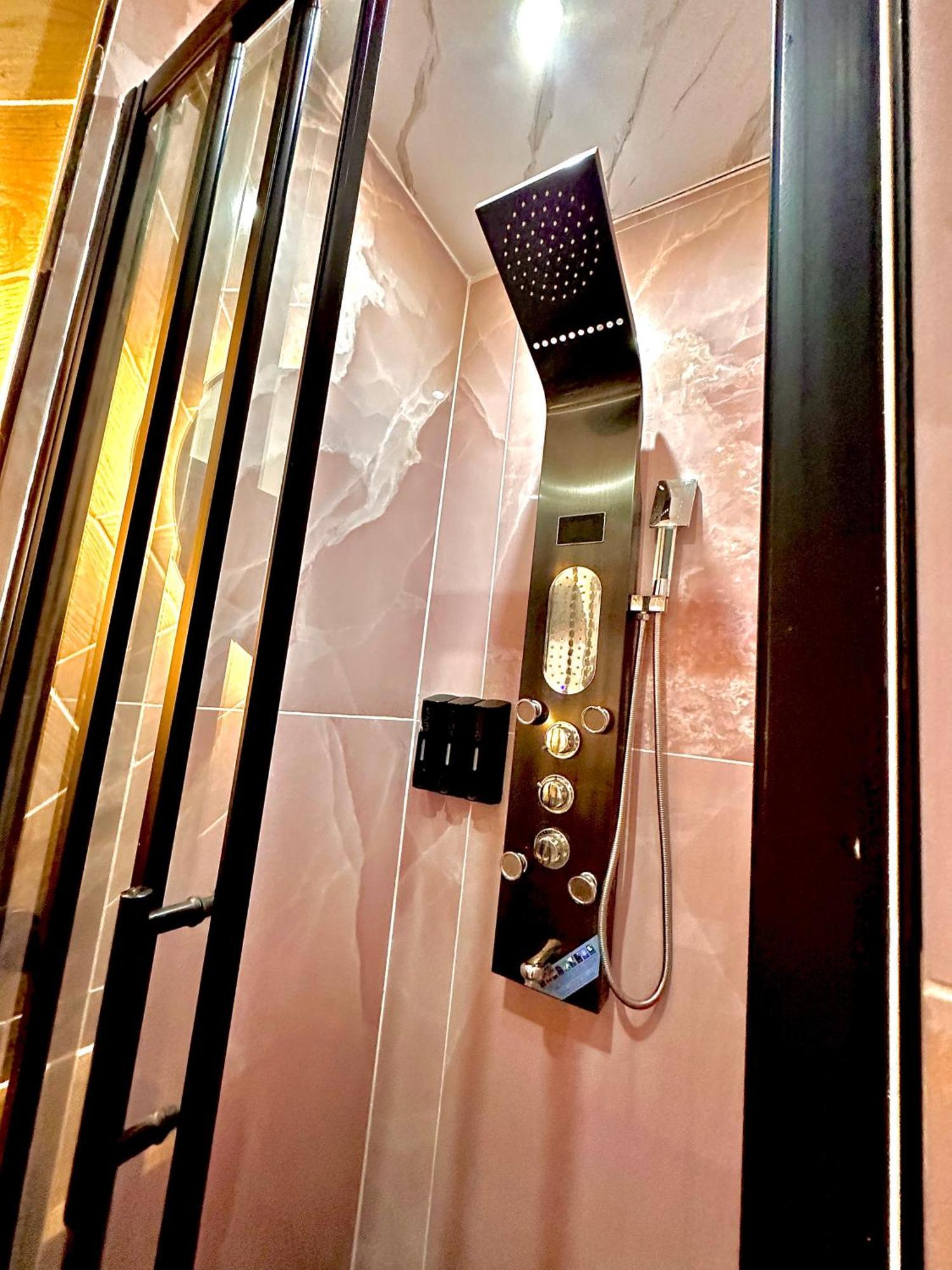 G Eighty Four Aparthotel ลอนดอน ภายนอก รูปภาพ